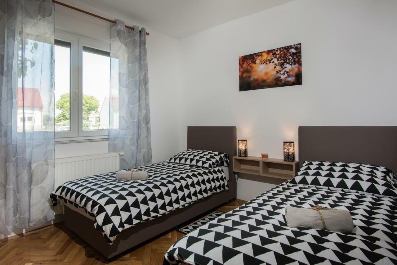Seasons Apartmani Osijek Extérieur photo