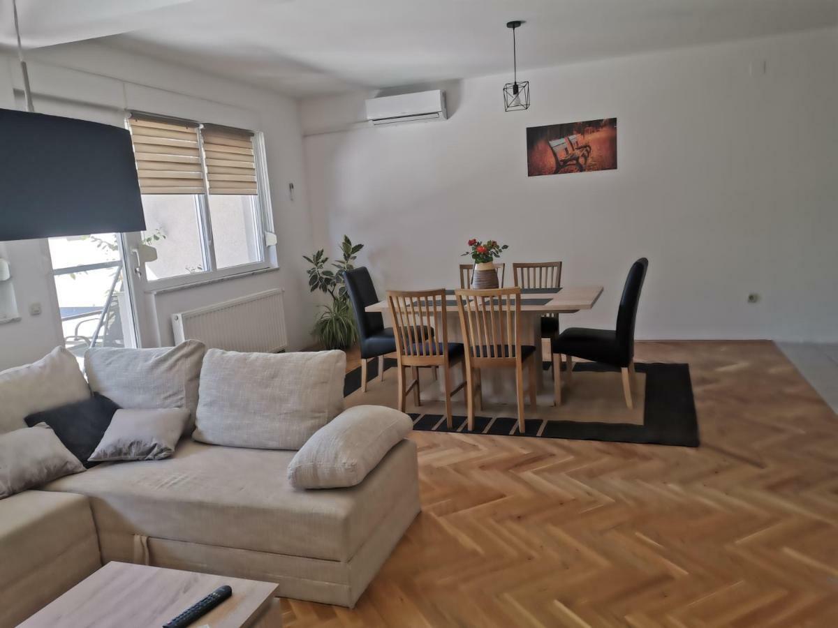 Seasons Apartmani Osijek Extérieur photo